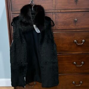 Black Fox under vest. Long. Collar perfect. The body has some wear. Zip front